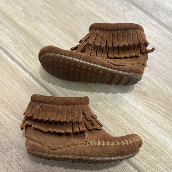 Minnetonka Brown Double Fringe Side Zip Boots - Picture 4 of 9